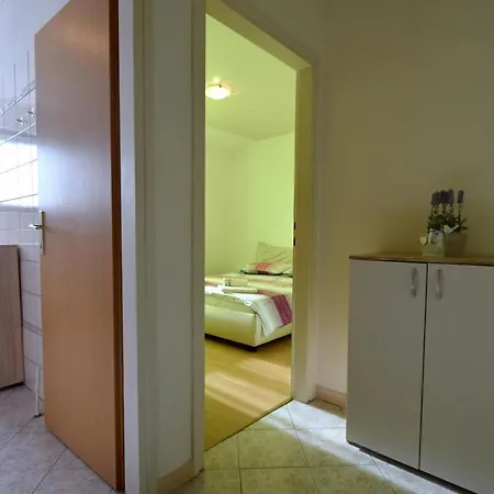 Marinela Apartman Njivice